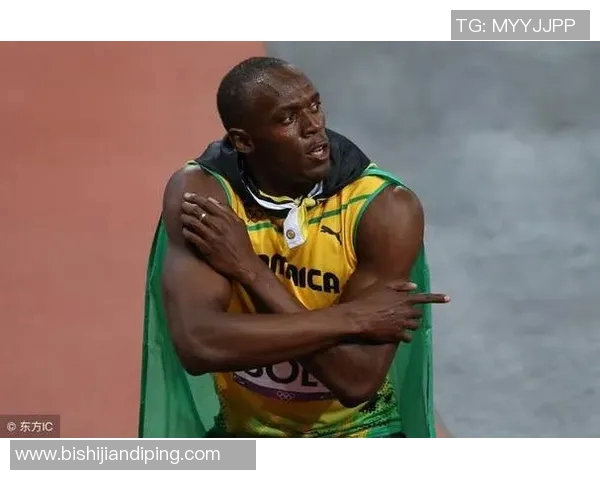 足球明星身披斗篷的神秘瞬间展现了他们独特的魅力与风采